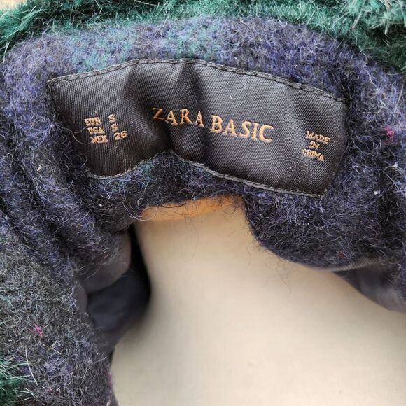 RARE bloggers favorite plaid cape with a faux fur lined hood - Picture 7 of 15